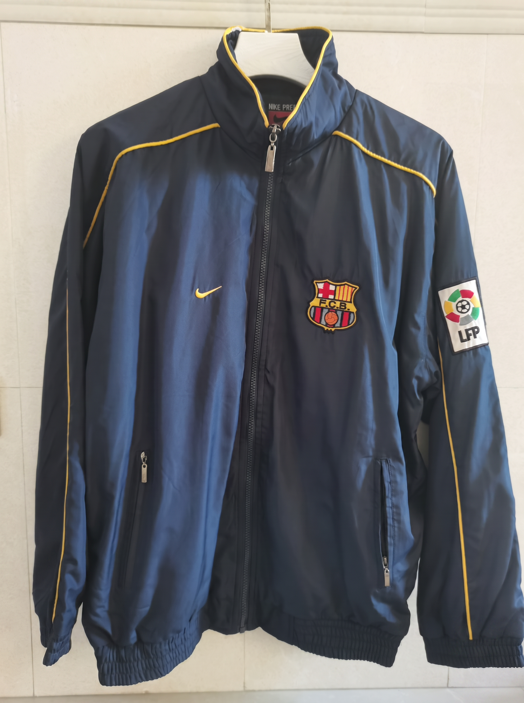 Size XL — Vintage 2002–03 Nike Premier FC Barcelona Full Zip Track Jacket