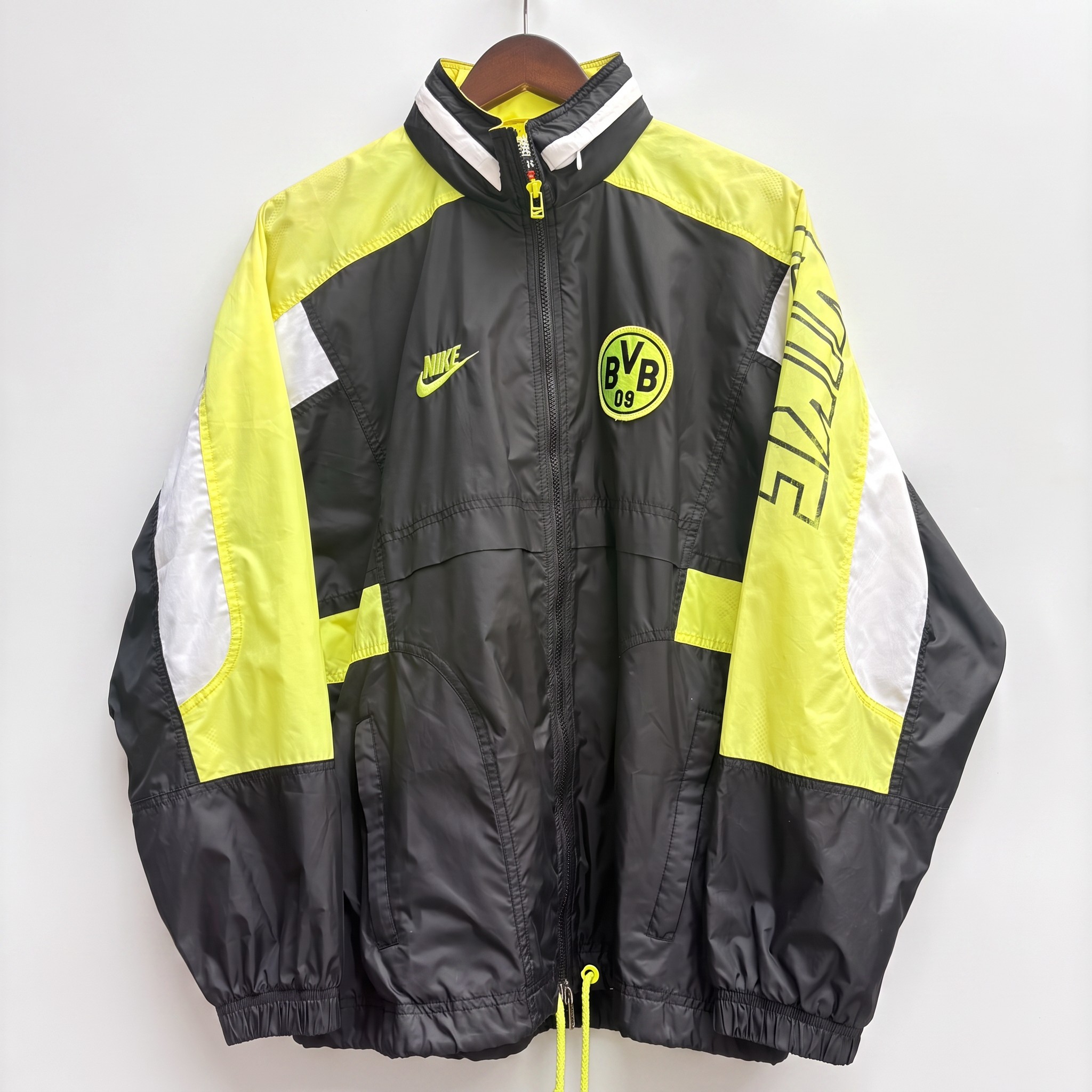 Size M — 1995/96 Nike Borussia Dortmund BVB Windbreaker Jacket Black/Volt